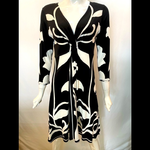 eva varro Dresses & Skirts - EVA VARRO 3/4 SLEEVES “ V “ TWIST DRESS-TULIPS